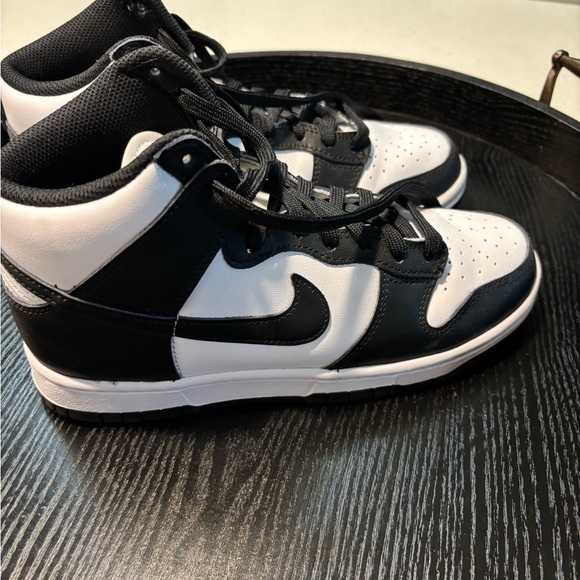 Nike Dunks 7.5 kids or can also fit female shoe size 8.5 (blk & white) NWT - Picture 1 of 4